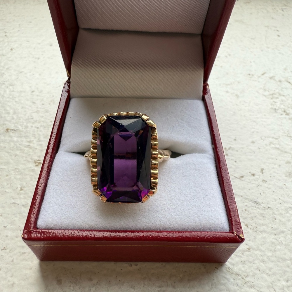 10k Elegant Purple and Gold Cocktail Ring